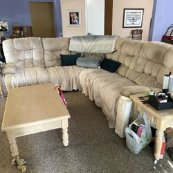 Sectional Couch With 2 Reclining Sides 