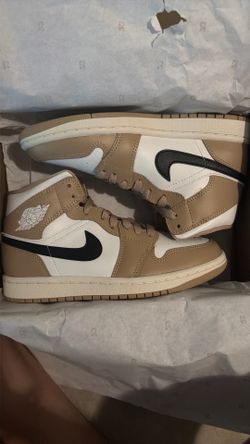 WMNS AIR JORDAN 1 MID