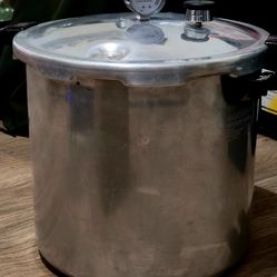 Presto 23‑Quart Induction‑Compatible Pressure Canner – Excellent Condition