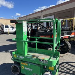 2017 JLG 1230ES Vertical Mast lift