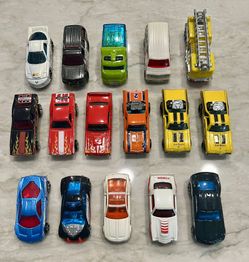 Hot Wheels Emergency Vehicles - Set of 16