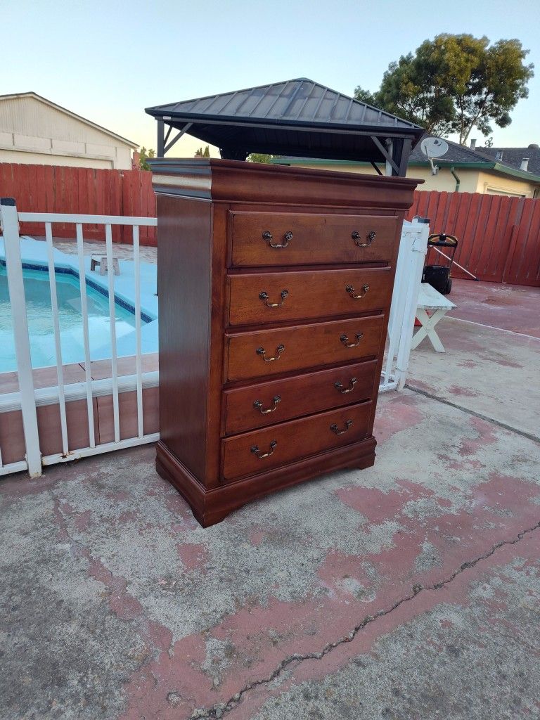 Beautiful Coaster Malaysia Sold Wood Dresser $50. Livermore