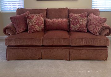 Like-New Bassett Couch/Sofa – 3 Cushions, Excellent Condition