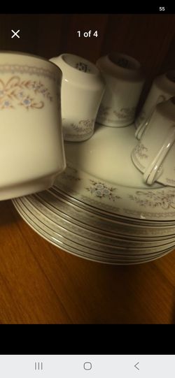 Fine China Dinnerware Set with Floral Pattern