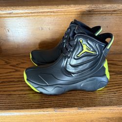 Jordan Snow Boots!! Boys Size 2, Waterproof And Slip On!