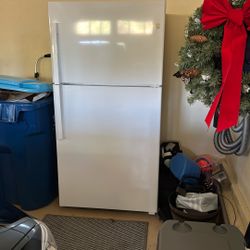 GE Refrigerator 