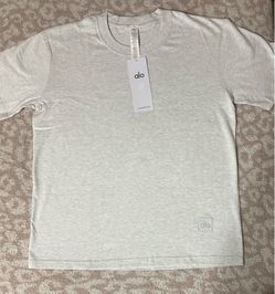 Alo Heather Grey Men’s Tee $45 **READ DESCRIPTION**