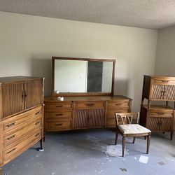 Bedroom Set. 