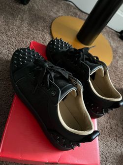 RED BOTTOMS SIZE 8 BLACK STAR DUST GREAT CONDITION