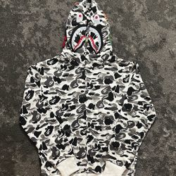🚨BRAND NEW🚨White Camo Bape Hoodie🛍️🔌