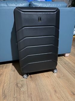 Travelpro FlightPath 29-inch Hardside Suitcase New With Tags