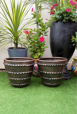 Clay pots 🌸 15” tall 16” wide