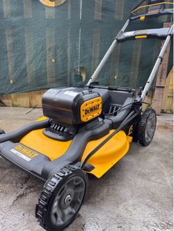BRAND NEW IN A BOX DEWALT XR 21 INCH / 2X 20 V / 10Ah BRUSHLESS MAX REAR WHEEL DRIVE , SELF PROPELLED MOWER INCLUDES 2  10H BATTERY AND 2 CHARGERS. UP