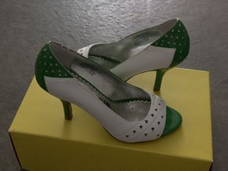 New Sandals Size 5.5 /6