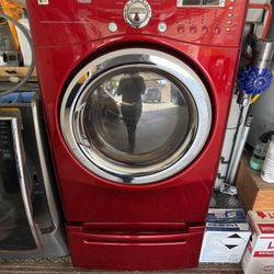 LG: 7.4 cu. ft. Ultra Large Capacity SteamDryer with storage drawer