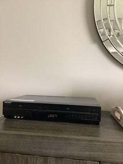 * SONY * HIGH QUALITY * 4-HEAD HI-FI STEREO VHS VCR AND DVD PLAYER AND CD PLAYER COMBO UNIT . LIKE NEW . MUST SEE TO APPRECIATE .