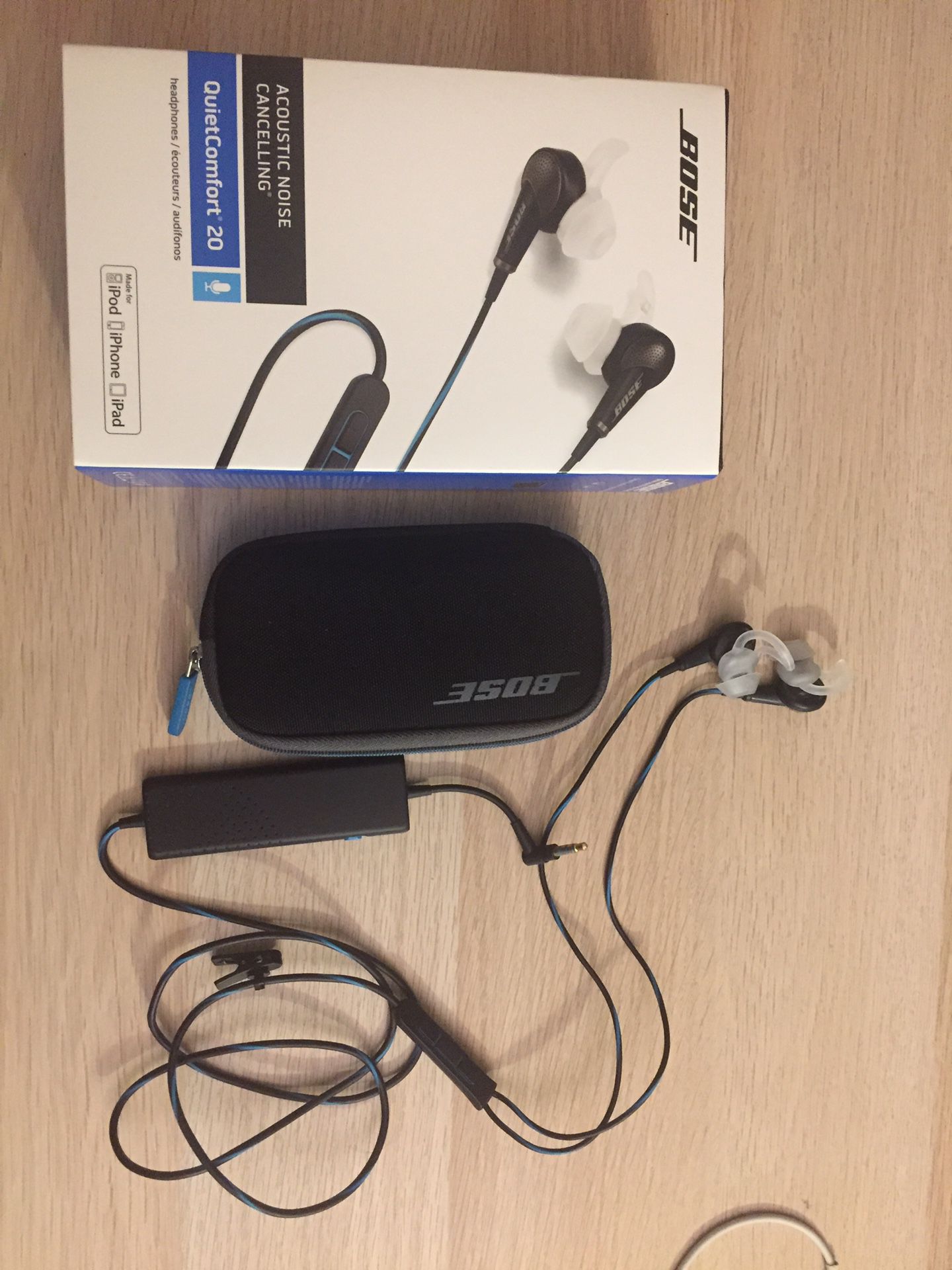 Bose QuietComfort 20 Acoustic Noise Cancelling headphones earphone