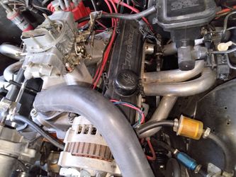 305 V8 Engine