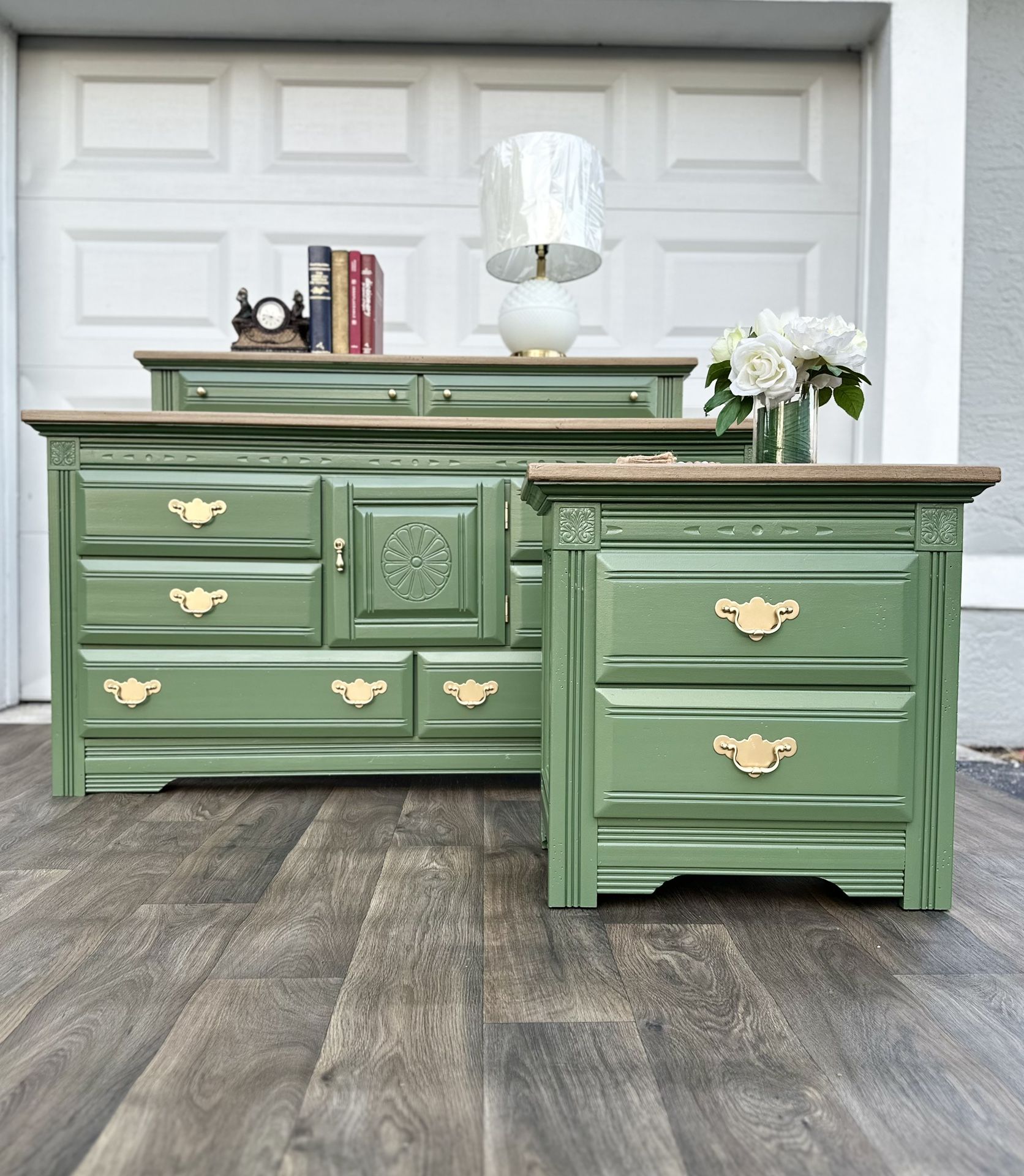 🌺 Newly Refinished Solid Wood Dresser W/Nightstand/ Details Below ⬇️/ I Can Deliver