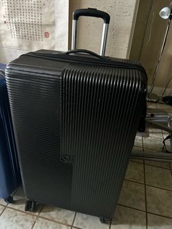 34” Extra Large Hardside Spinner Luggage – Black