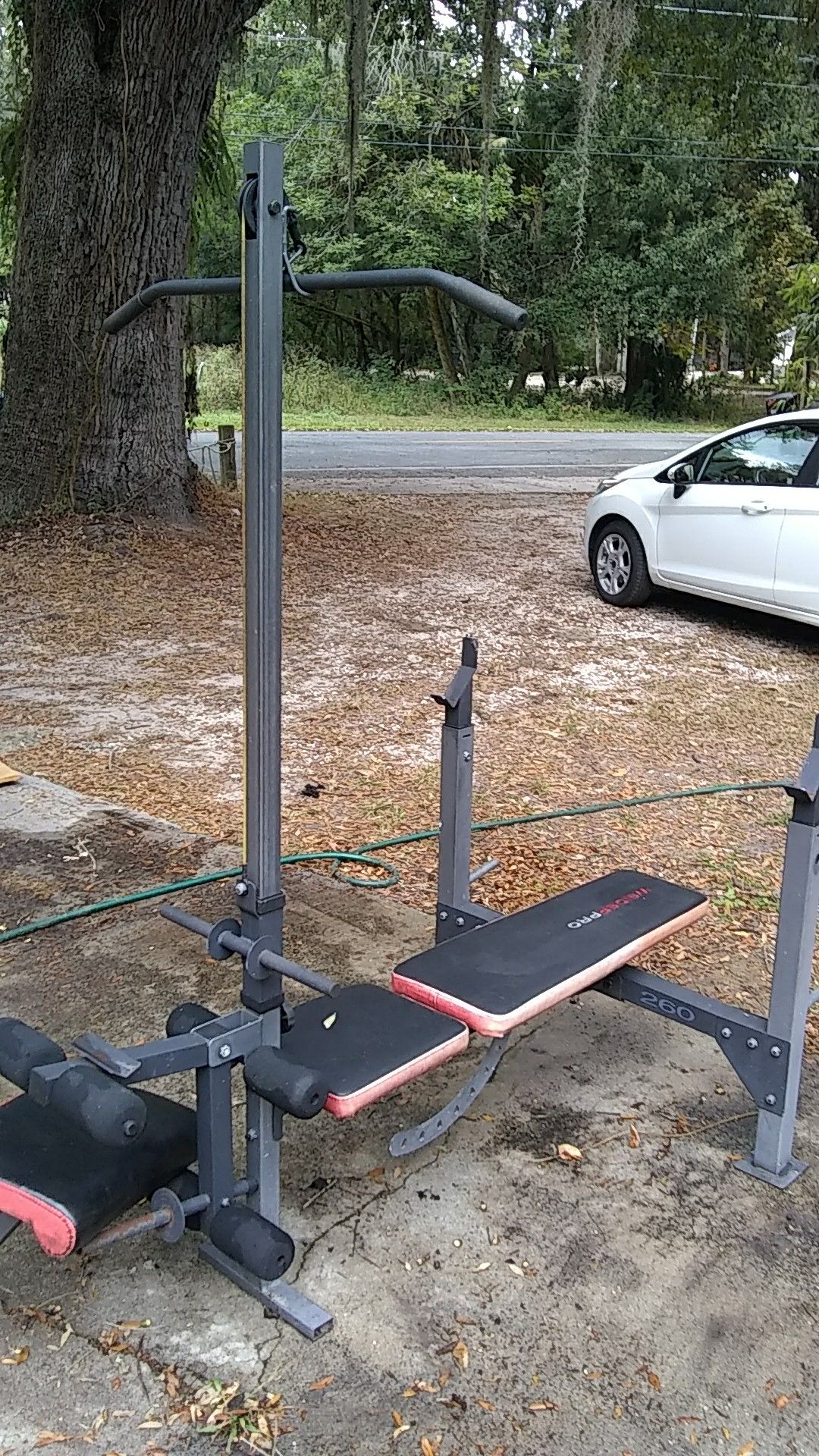 Weider Pro 260 weight bench w/attachment for preacher curl and lat pulldown