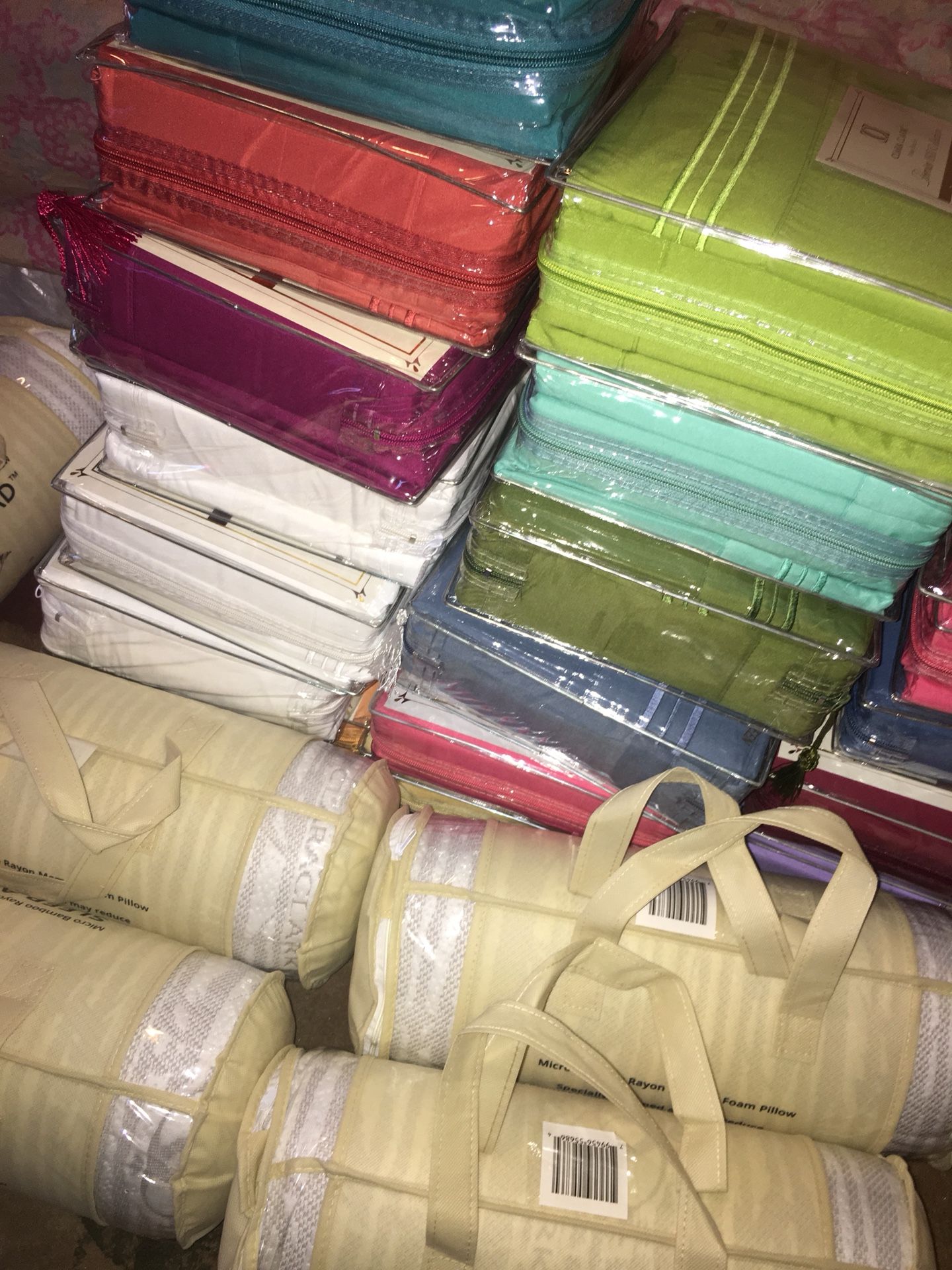Clara Clark deluxe sheet set And Memory pillows