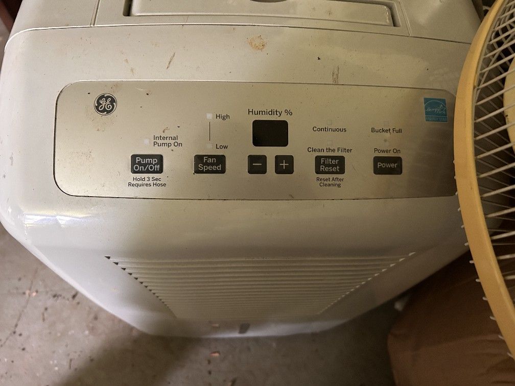 GE Energy StarPint Dehumidifier APEL70LT
785