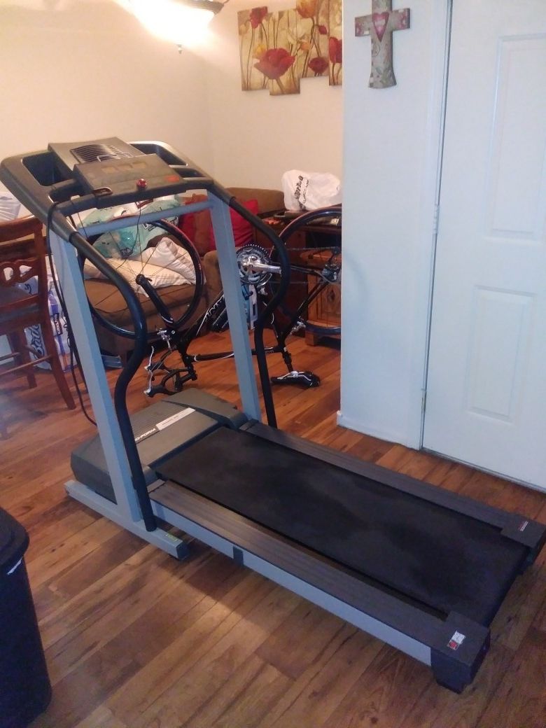 PROFORM 495 Pi Cooling Breeze TREADMILL