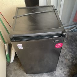 Sanyo Mini Fridge