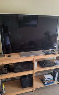 Samsung 55 inch, 240 motion works.Absolutely , perfect , beautiful screen paid sixteen hundred , asking $60 obo