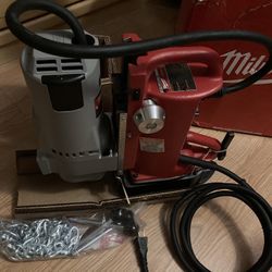 MILWAUKEE HEAVY DUTY DRILL