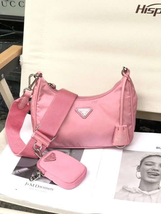 𝐏𝐫𝐚𝐝𝐚 Re-Edition 2005 Re-Nylon Shoulder Bag