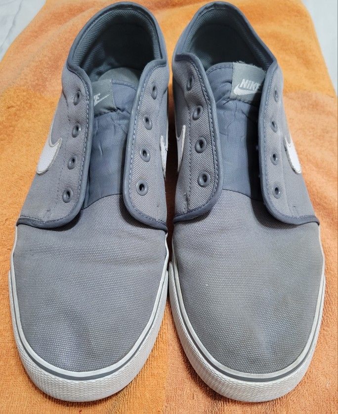 Used Men's Nike Canvas Gray Skate Shoes, 555272-001, Size 13 (NO Box, NO Laces)