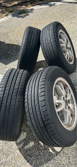 4 Yokohama tires made in USA with wheels good tires size 195/65/15 for Prius 2010-2015 one wheel is broken