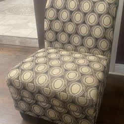 Chair/Entertainment Table—TV NOT INCLUDED