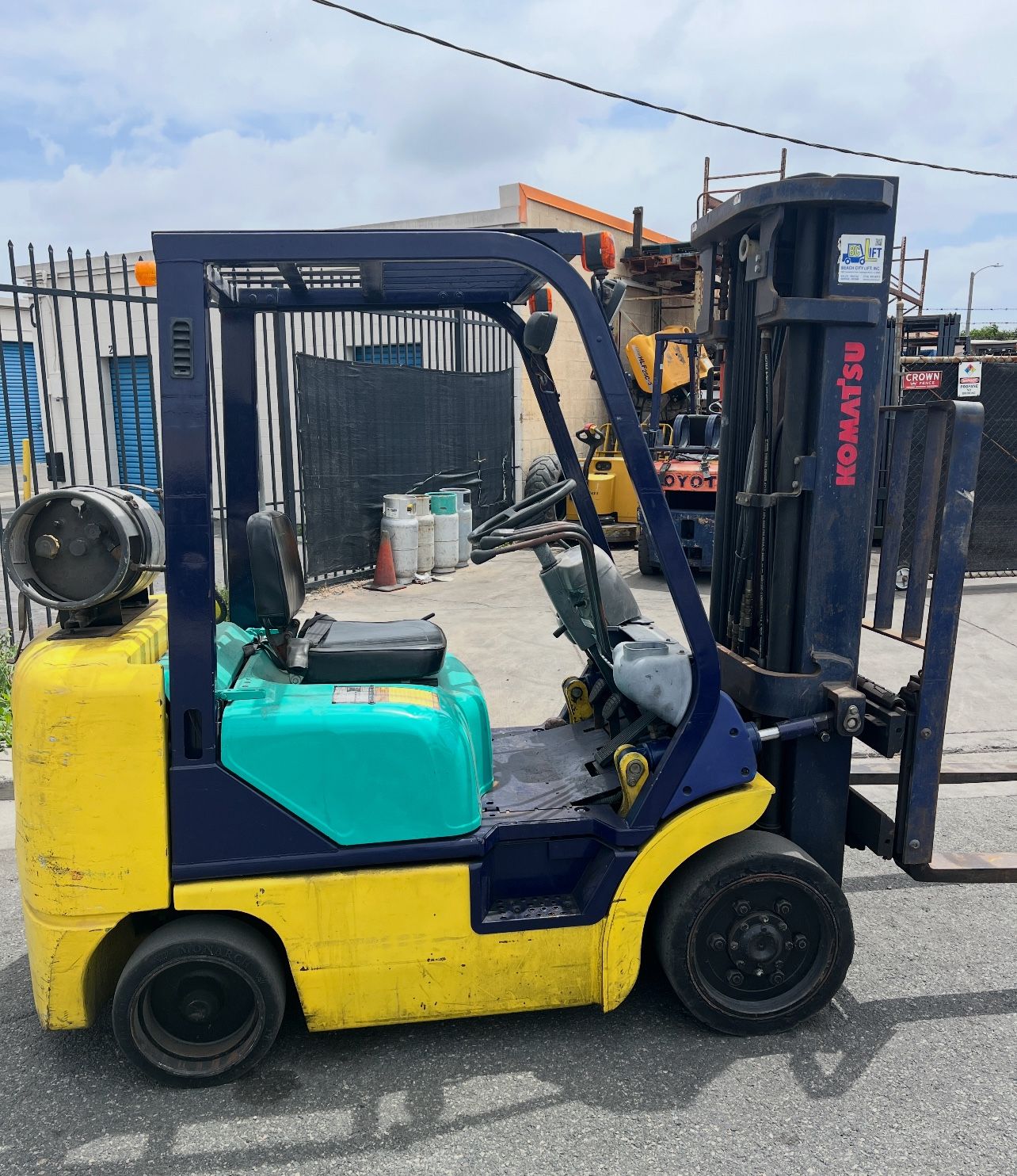Komatsu Forklift 5000 Lbs Triple Stage Sideshift
