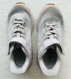 New Balance Fresh Foam Arishi v4 Bungee Lace with Top Strap. Kids 11.5