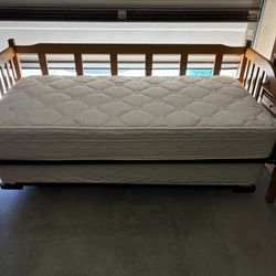 Twin Trundle/ Day Bed w/ additional Twin Under EXTENDS UP TO KING