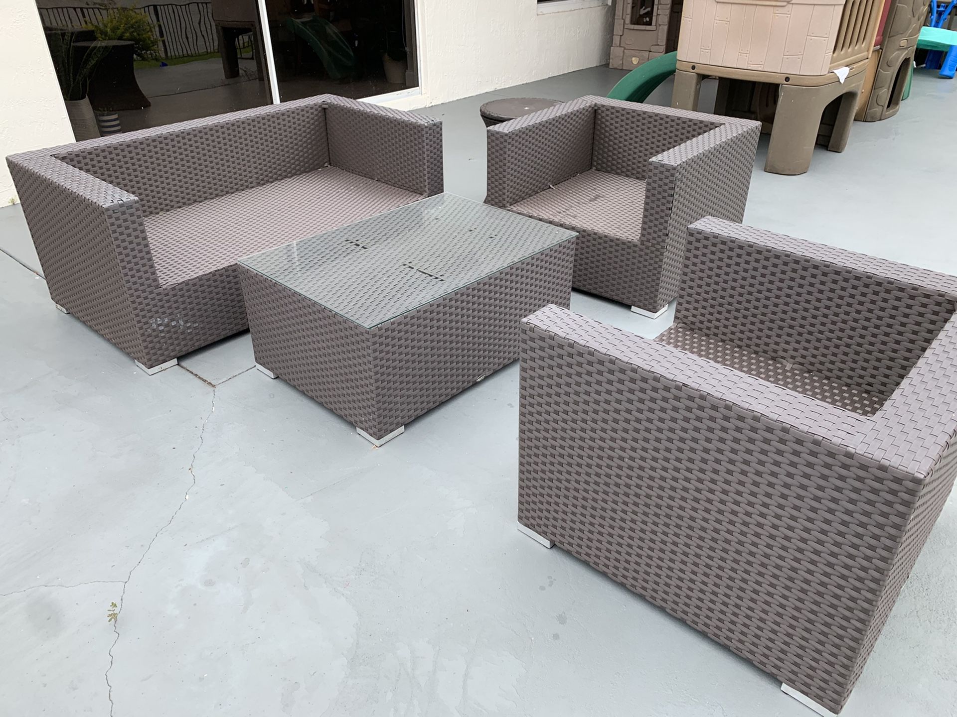 Outdoor furniture patio set