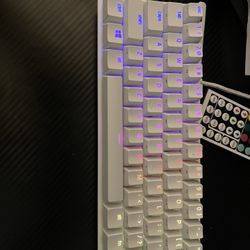 Razor Huntsman Mini White Mercury Keyboard-150 And Razor Taipan Mouse-50