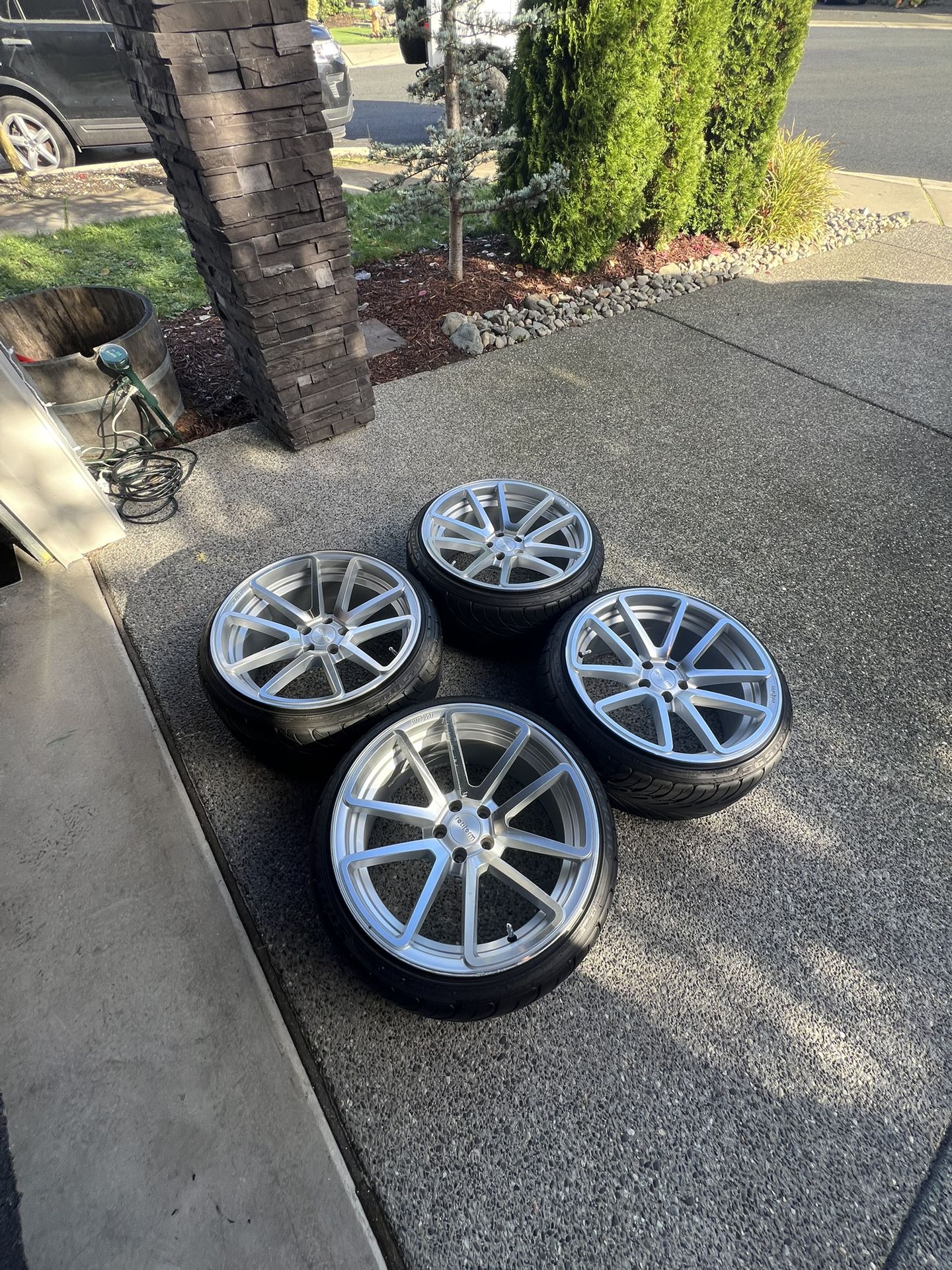Rotiform SPF 5x100 18x9.5 +25 w/tires