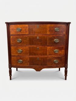 Antique New England Federal Chest of Drawers / Dresser