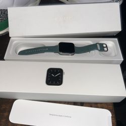 Apple Watch Series 5 