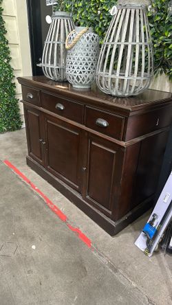Cabinet bar