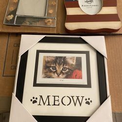Picture Frames & Walk Decor