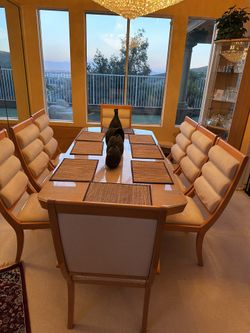 Comedor Con Sillas Y 3 Vitrinas