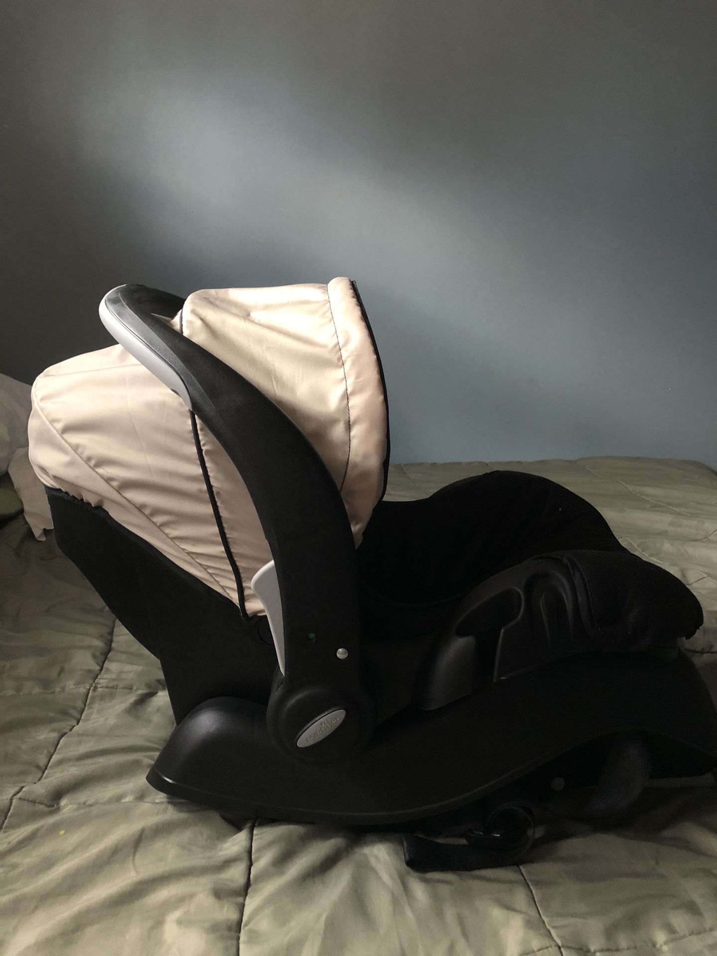 Evenflo Baby Car Seat with Base
