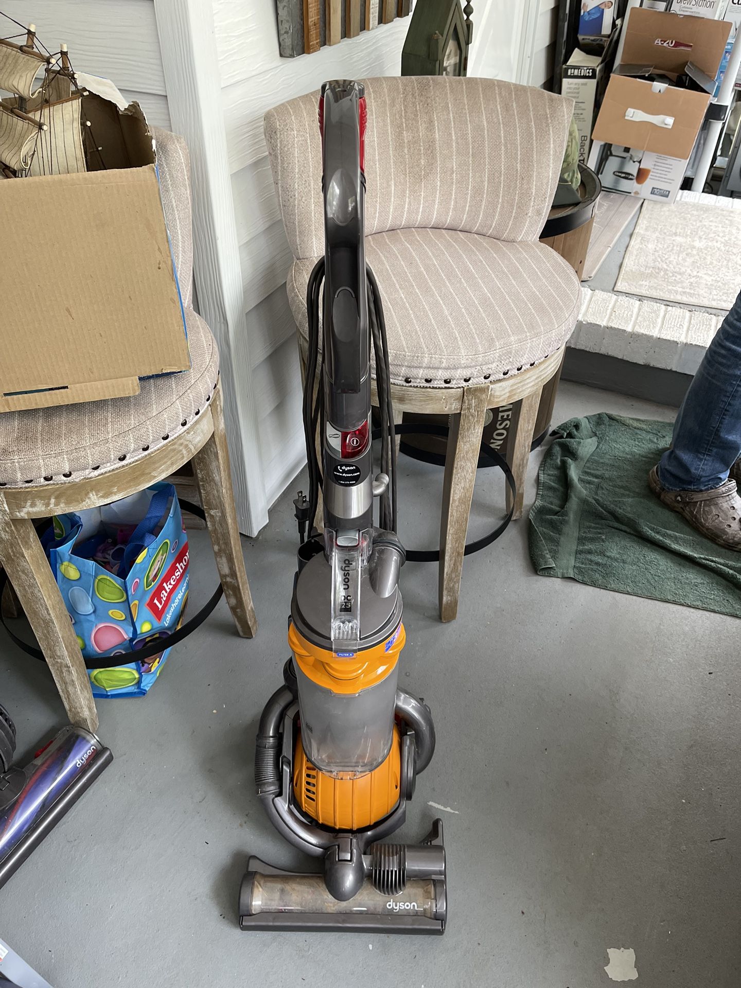 Dyson DC 25 Vacuum Cleaner