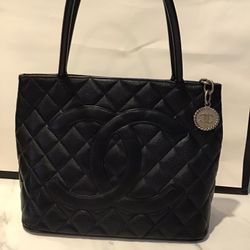 CHANEL Medallion Shoulder Bag Medium Black Leather Caviar Tote Quilted