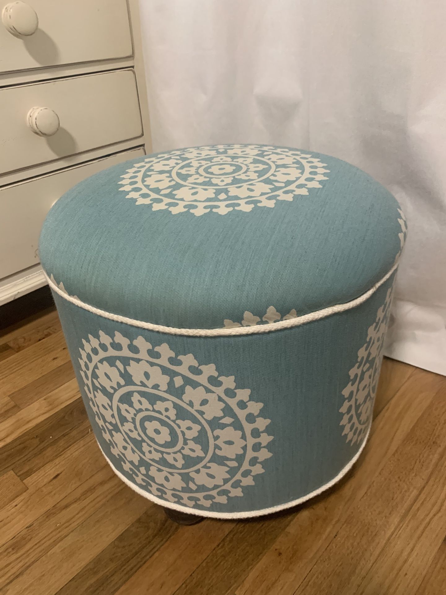 Round Ottoman, upholstered Stool